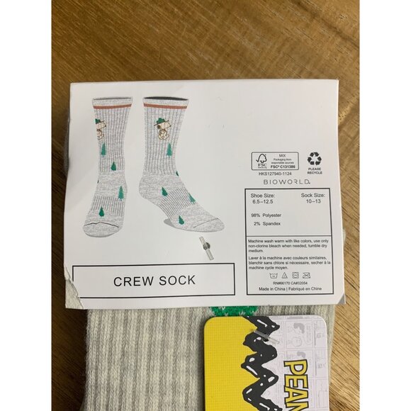 Peanuts Snoopy Unisex Crew Socks Gray With Green Hat & Tree Design Size 10-13 - Picture 2 of 5
